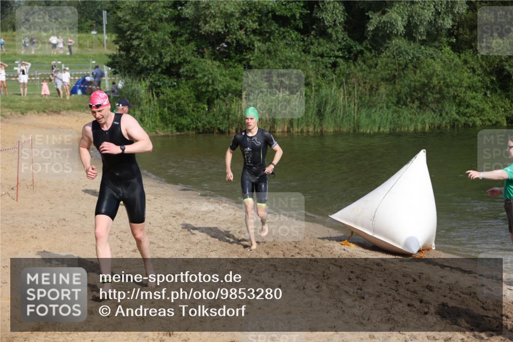 21.06.2026 - 29. Vierlanden-Triathlon Andreas Tolksdorf http://msf.ph/oto/9853280 21.06.2026 08:38:58 Schwimmen 10, 61, 82 meine-sportfotos.de