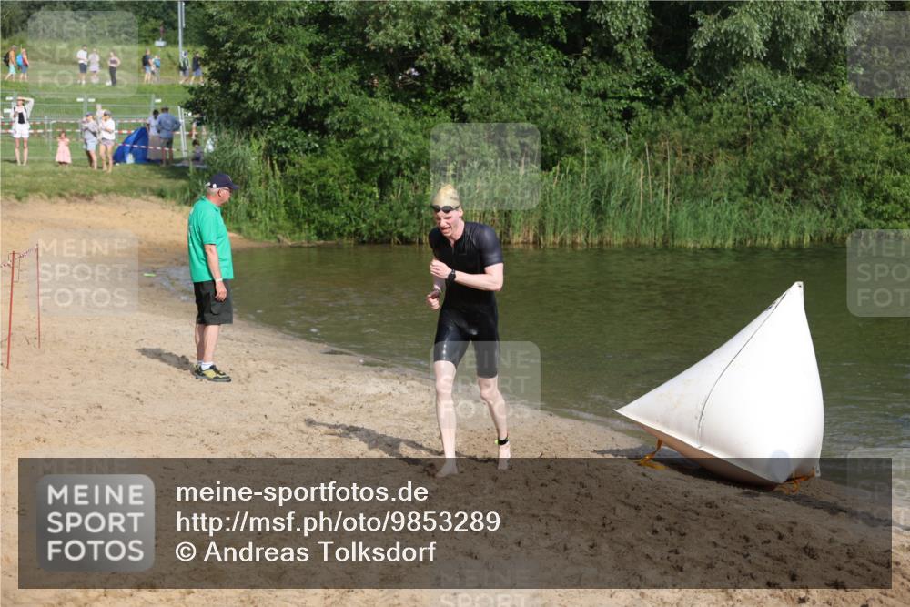 21.06.2026 - 29. Vierlanden-Triathlon Andreas Tolksdorf http://msf.ph/oto/9853289 21.06.2026 08:39:06 Schwimmen 10 meine-sportfotos.de