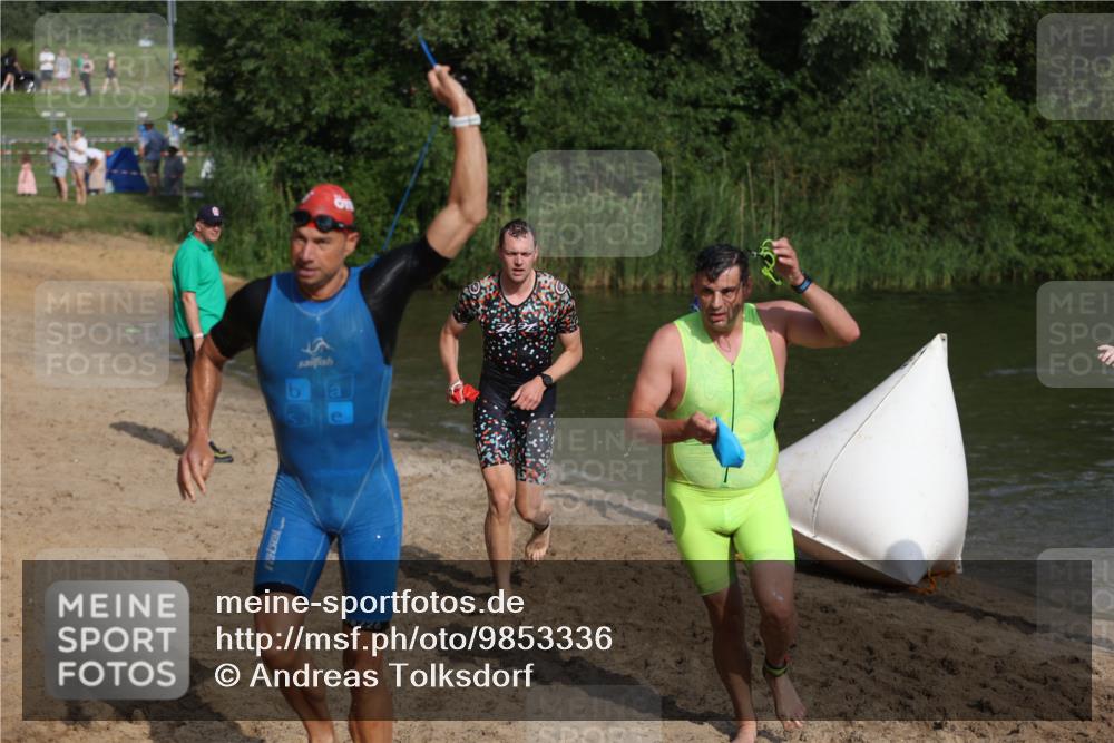 21.06.2026 - 29. Vierlanden-Triathlon Andreas Tolksdorf http://msf.ph/oto/9853336 21.06.2026 08:39:21 Schwimmen 3, 32, 155, 166, 212 meine-sportfotos.de