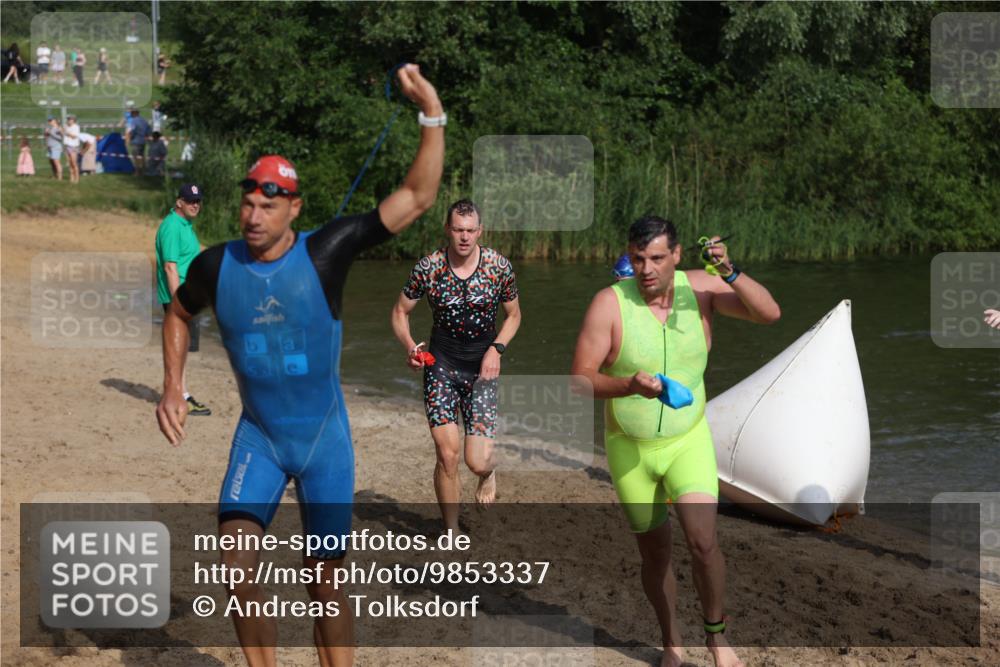21.06.2026 - 29. Vierlanden-Triathlon Andreas Tolksdorf http://msf.ph/oto/9853337 21.06.2026 08:39:21 Schwimmen 3, 32, 155, 166, 212 meine-sportfotos.de