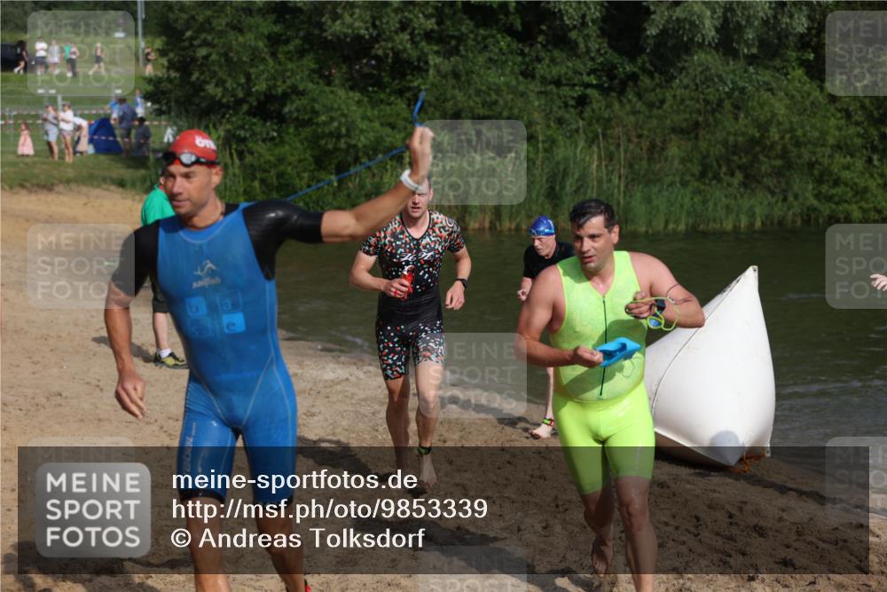 21.06.2026 - 29. Vierlanden-Triathlon Andreas Tolksdorf http://msf.ph/oto/9853339 21.06.2026 08:39:21 Schwimmen 3, 32, 155, 166, 212 meine-sportfotos.de