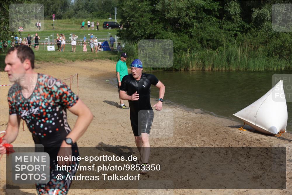 21.06.2026 - 29. Vierlanden-Triathlon Andreas Tolksdorf http://msf.ph/oto/9853350 21.06.2026 08:39:24 Schwimmen 3, 32, 155, 166, 212 meine-sportfotos.de