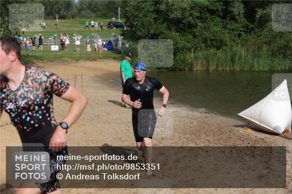 21.06.2026 - 29. Vierlanden-Triathlon Andreas Tolksdorf http://msf.ph/oto/9853351 21.06.2026 08:39:24 Schwimmen 3, 32, 155, 166, 212 meine-sportfotos.de