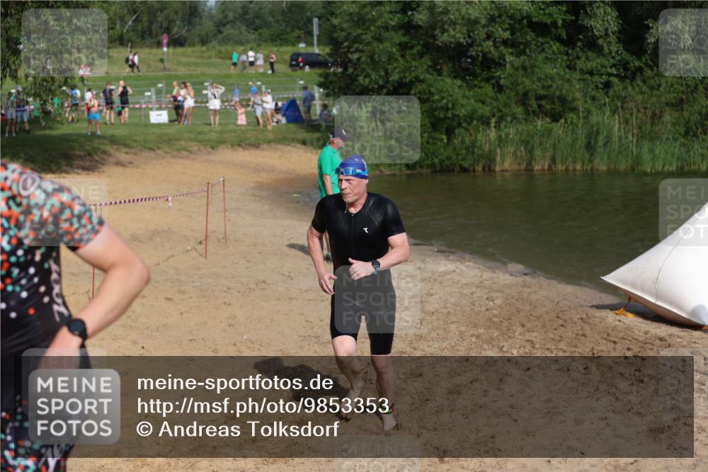 21.06.2026 - 29. Vierlanden-Triathlon Andreas Tolksdorf http://msf.ph/oto/9853353 21.06.2026 08:39:24 Schwimmen 3, 32, 155, 166, 212 meine-sportfotos.de