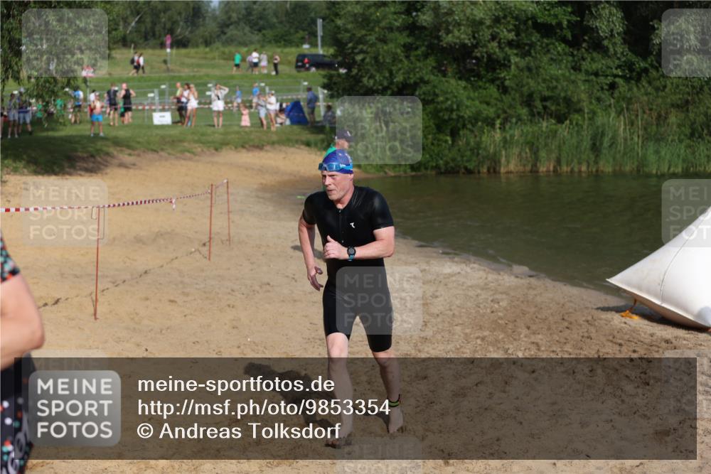 21.06.2026 - 29. Vierlanden-Triathlon Andreas Tolksdorf http://msf.ph/oto/9853354 21.06.2026 08:39:25 Schwimmen 3, 32, 106, 155, 166 meine-sportfotos.de