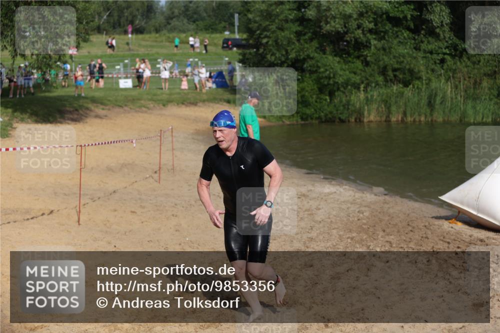 21.06.2026 - 29. Vierlanden-Triathlon Andreas Tolksdorf http://msf.ph/oto/9853356 21.06.2026 08:39:25 Schwimmen 3, 32, 106, 155, 166 meine-sportfotos.de