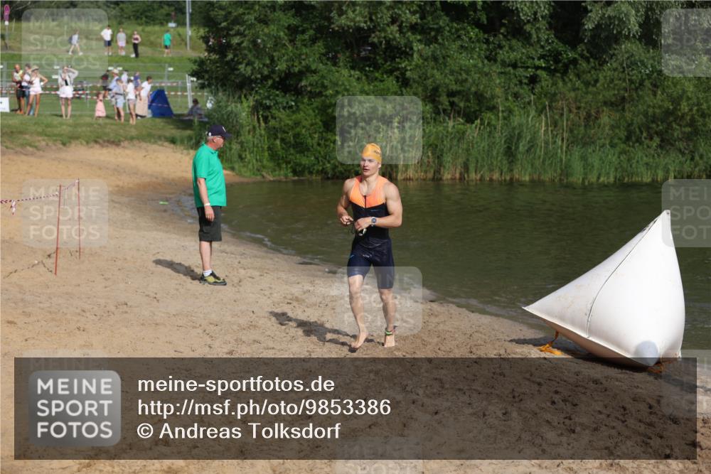 21.06.2026 - 29. Vierlanden-Triathlon Andreas Tolksdorf http://msf.ph/oto/9853386 21.06.2026 08:39:36 Schwimmen 3, 72, 106 meine-sportfotos.de