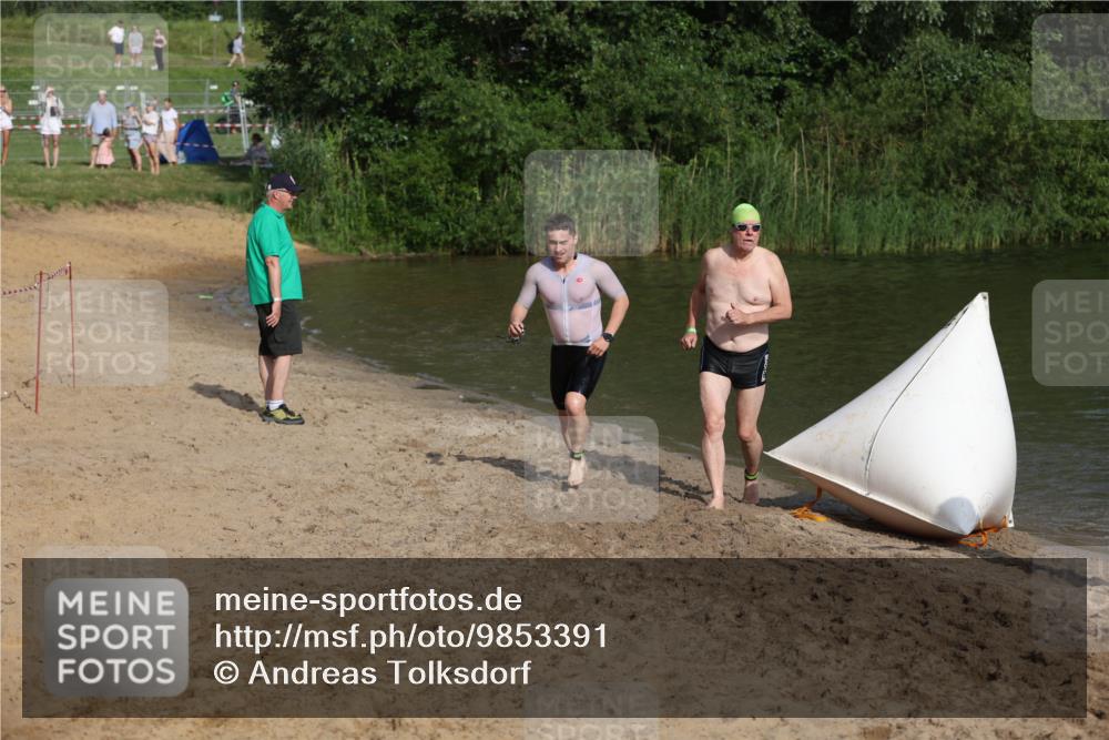 21.06.2026 - 29. Vierlanden-Triathlon Andreas Tolksdorf http://msf.ph/oto/9853391 21.06.2026 08:39:42 Schwimmen 72, 103 meine-sportfotos.de