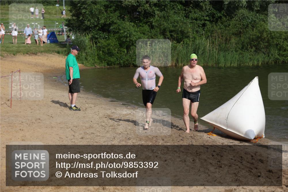 21.06.2026 - 29. Vierlanden-Triathlon Andreas Tolksdorf http://msf.ph/oto/9853392 21.06.2026 08:39:42 Schwimmen 72, 103 meine-sportfotos.de