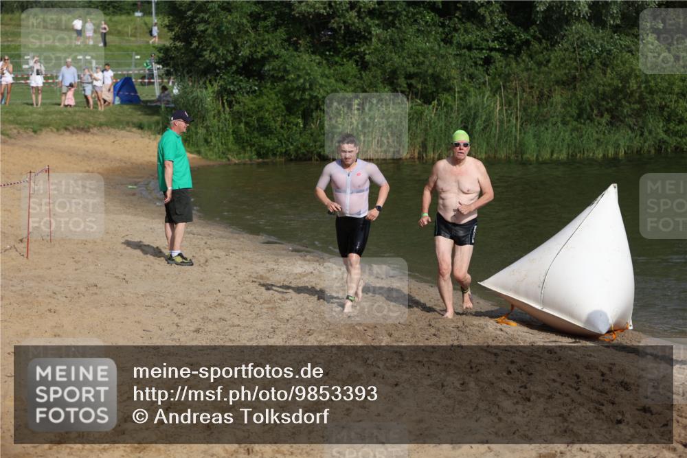 21.06.2026 - 29. Vierlanden-Triathlon Andreas Tolksdorf http://msf.ph/oto/9853393 21.06.2026 08:39:42 Schwimmen 72, 103 meine-sportfotos.de