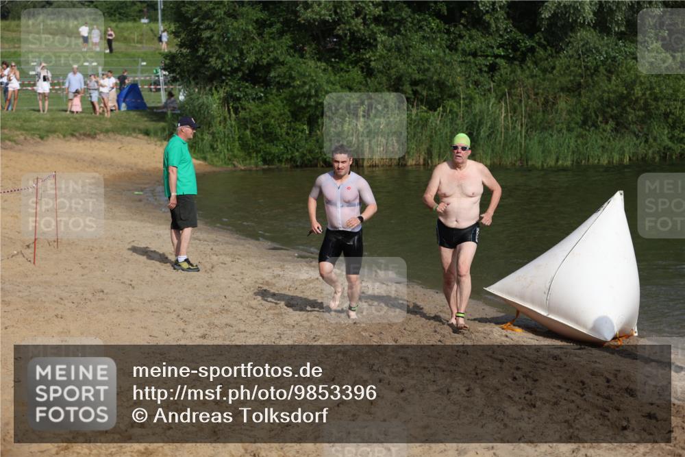21.06.2026 - 29. Vierlanden-Triathlon Andreas Tolksdorf http://msf.ph/oto/9853396 21.06.2026 08:39:42 Schwimmen 72, 103 meine-sportfotos.de
