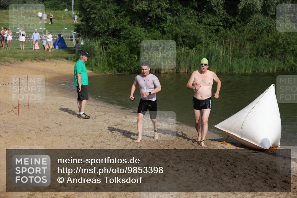 21.06.2026 - 29. Vierlanden-Triathlon Andreas Tolksdorf http://msf.ph/oto/9853398 21.06.2026 08:39:42 Schwimmen 72, 103 meine-sportfotos.de