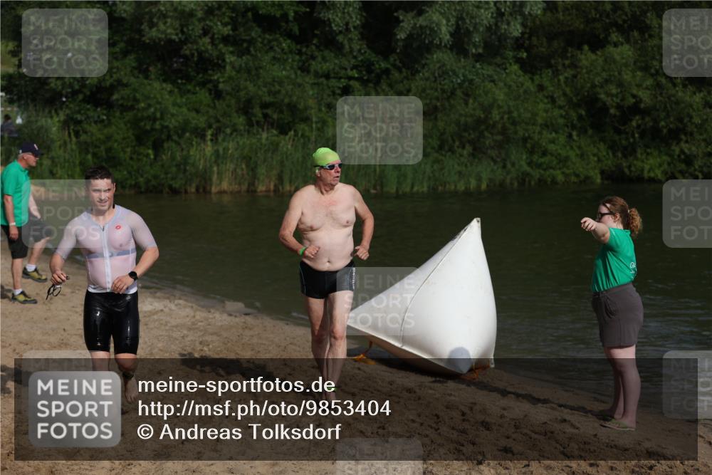 21.06.2026 - 29. Vierlanden-Triathlon Andreas Tolksdorf http://msf.ph/oto/9853404 21.06.2026 08:39:44 Schwimmen 72, 103 meine-sportfotos.de