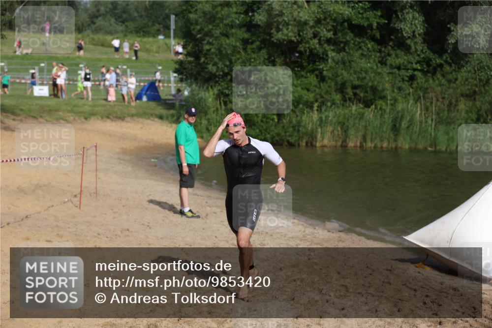 21.06.2026 - 29. Vierlanden-Triathlon Andreas Tolksdorf http://msf.ph/oto/9853420 21.06.2026 08:39:51 Schwimmen 7, 72, 103 meine-sportfotos.de