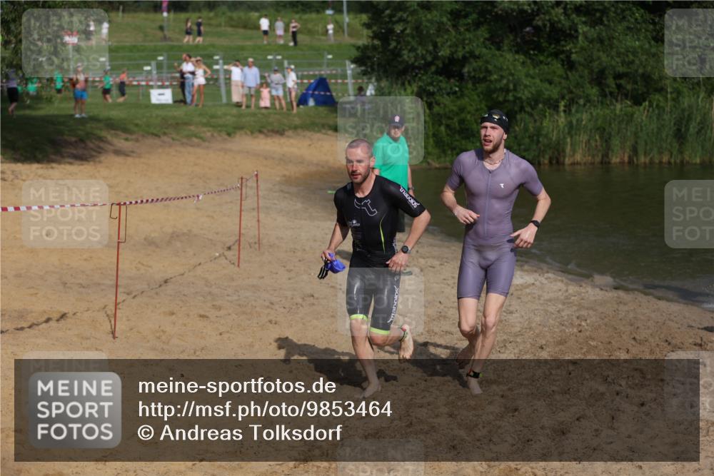 21.06.2026 - 29. Vierlanden-Triathlon Andreas Tolksdorf http://msf.ph/oto/9853464 21.06.2026 08:40:09 Schwimmen 21, 51, 55, 78, 109 meine-sportfotos.de