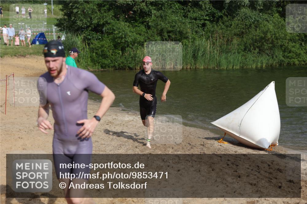 21.06.2026 - 29. Vierlanden-Triathlon Andreas Tolksdorf http://msf.ph/oto/9853471 21.06.2026 08:40:11 Schwimmen 51, 55, 78, 109 meine-sportfotos.de