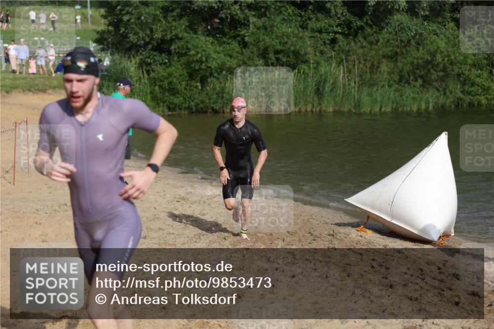 21.06.2026 - 29. Vierlanden-Triathlon Andreas Tolksdorf http://msf.ph/oto/9853473 21.06.2026 08:40:12 Schwimmen 51, 55, 78, 109 meine-sportfotos.de