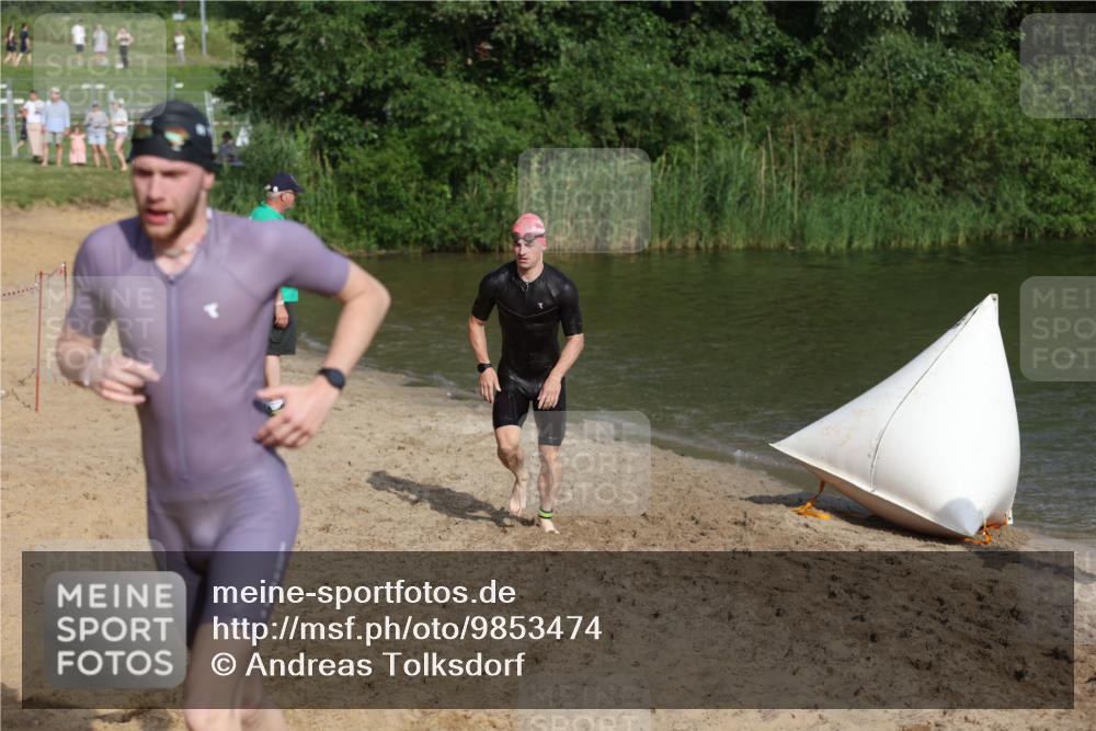 21.06.2026 - 29. Vierlanden-Triathlon Andreas Tolksdorf http://msf.ph/oto/9853474 21.06.2026 08:40:12 Schwimmen 51, 55, 78, 109 meine-sportfotos.de