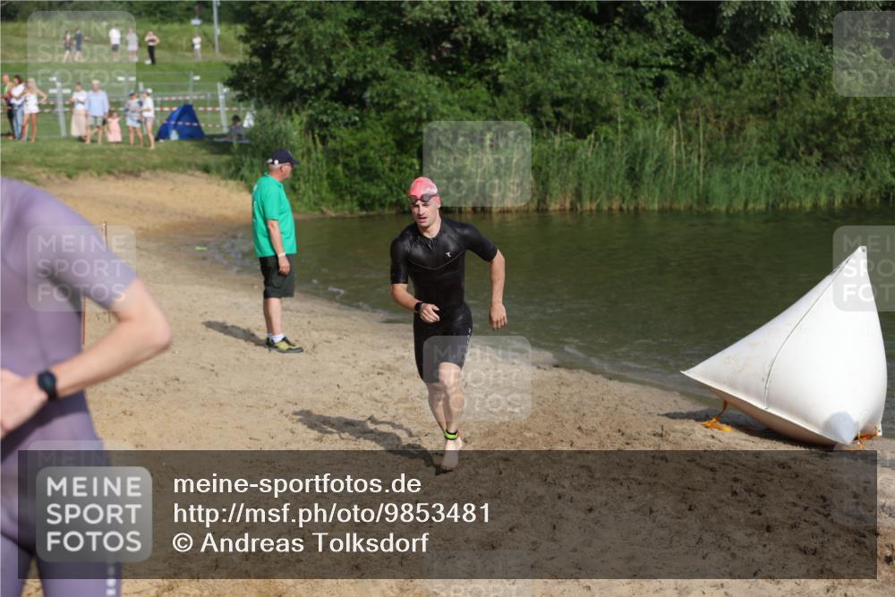 21.06.2026 - 29. Vierlanden-Triathlon Andreas Tolksdorf http://msf.ph/oto/9853481 21.06.2026 08:40:12 Schwimmen 51, 55, 78, 109 meine-sportfotos.de