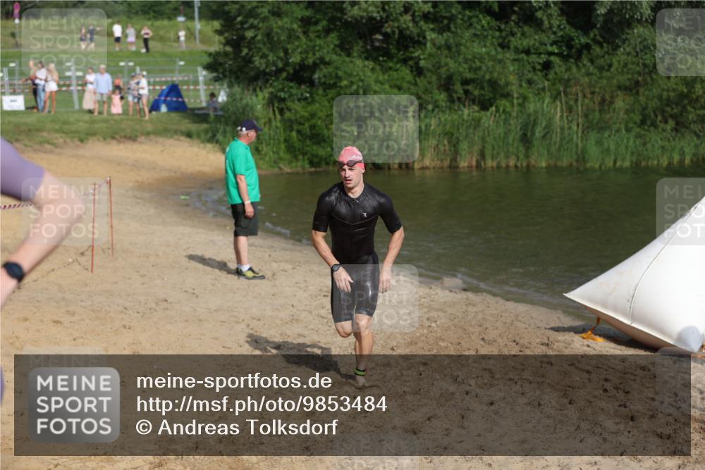 21.06.2026 - 29. Vierlanden-Triathlon Andreas Tolksdorf http://msf.ph/oto/9853484 21.06.2026 08:40:12 Schwimmen 51, 55, 78, 109 meine-sportfotos.de