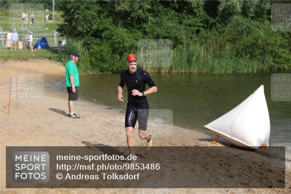21.06.2026 - 29. Vierlanden-Triathlon Andreas Tolksdorf http://msf.ph/oto/9853486 21.06.2026 08:40:20 Schwimmen 51 meine-sportfotos.de
