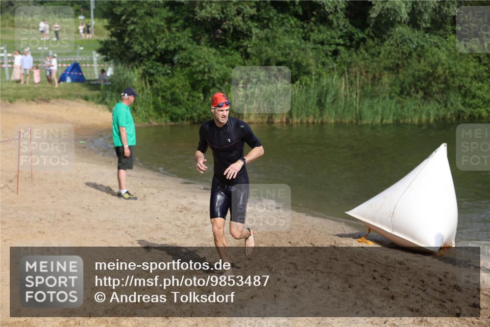 21.06.2026 - 29. Vierlanden-Triathlon Andreas Tolksdorf http://msf.ph/oto/9853487 21.06.2026 08:40:20 Schwimmen 51 meine-sportfotos.de