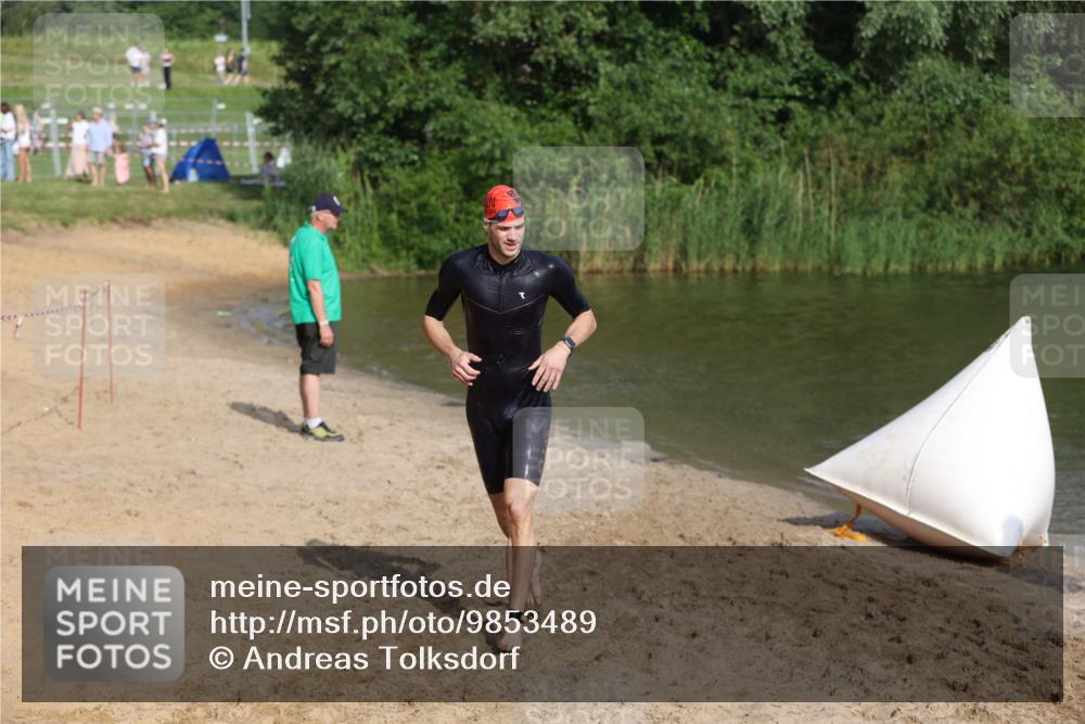 21.06.2026 - 29. Vierlanden-Triathlon Andreas Tolksdorf http://msf.ph/oto/9853489 21.06.2026 08:40:20 Schwimmen 51 meine-sportfotos.de