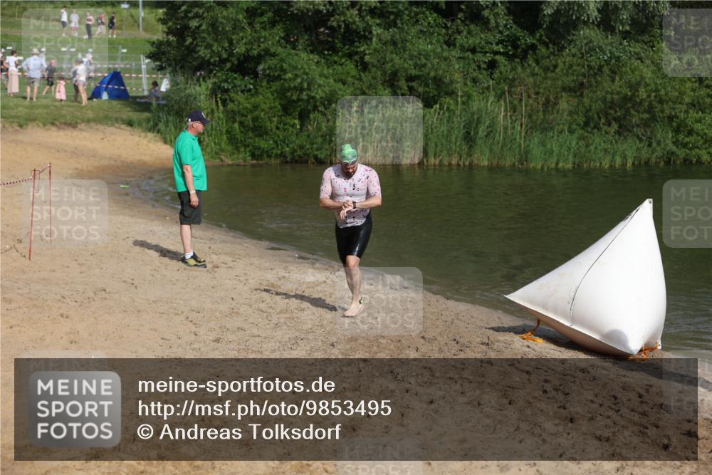 21.06.2026 - 29. Vierlanden-Triathlon Andreas Tolksdorf http://msf.ph/oto/9853495 21.06.2026 08:40:44 Schwimmen 18, 164 meine-sportfotos.de