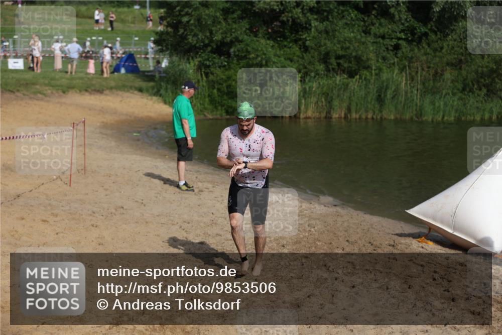 21.06.2026 - 29. Vierlanden-Triathlon Andreas Tolksdorf http://msf.ph/oto/9853506 21.06.2026 08:40:46 Schwimmen 18, 164 meine-sportfotos.de