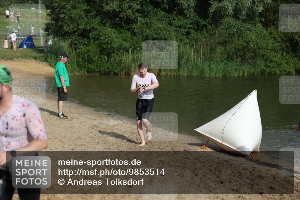 21.06.2026 - 29. Vierlanden-Triathlon Andreas Tolksdorf http://msf.ph/oto/9853514 21.06.2026 08:40:50 Schwimmen 18, 129, 164 meine-sportfotos.de
