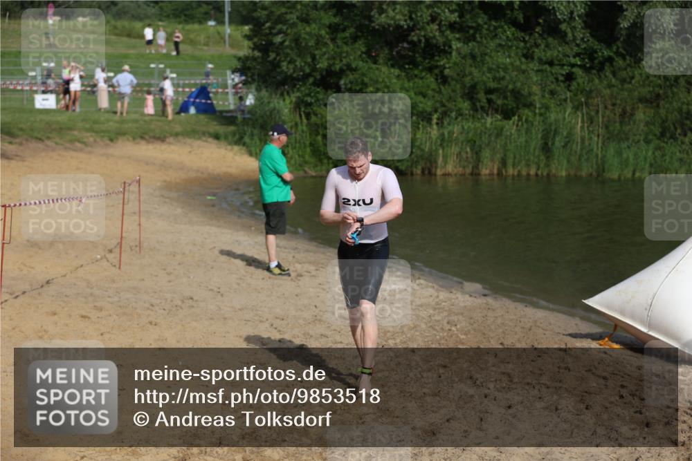 21.06.2026 - 29. Vierlanden-Triathlon Andreas Tolksdorf http://msf.ph/oto/9853518 21.06.2026 08:40:51 Schwimmen 18, 129, 164 meine-sportfotos.de