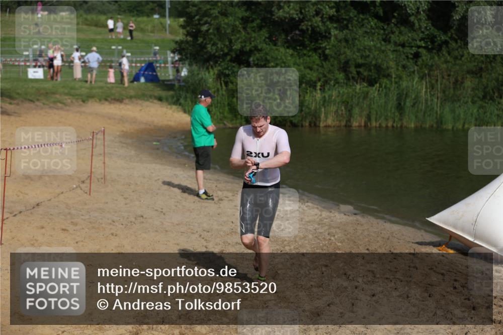21.06.2026 - 29. Vierlanden-Triathlon Andreas Tolksdorf http://msf.ph/oto/9853520 21.06.2026 08:40:51 Schwimmen 18, 129, 164 meine-sportfotos.de