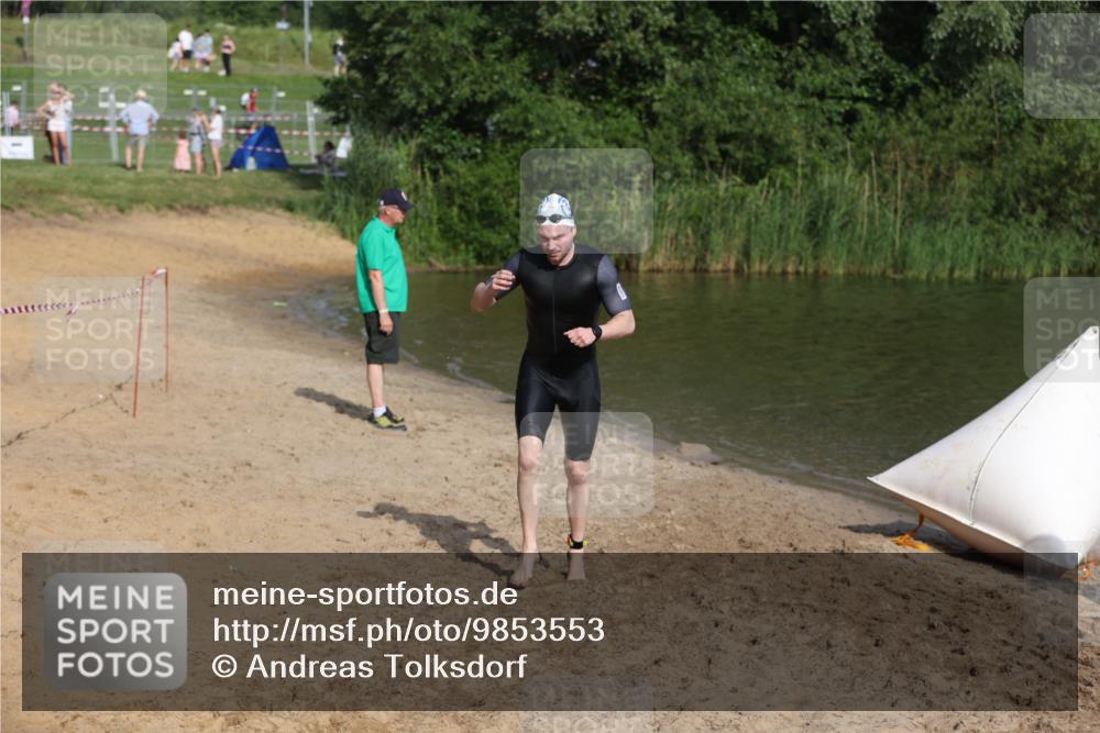 21.06.2026 - 29. Vierlanden-Triathlon Andreas Tolksdorf http://msf.ph/oto/9853553 21.06.2026 08:41:20 Schwimmen 14, 145 meine-sportfotos.de