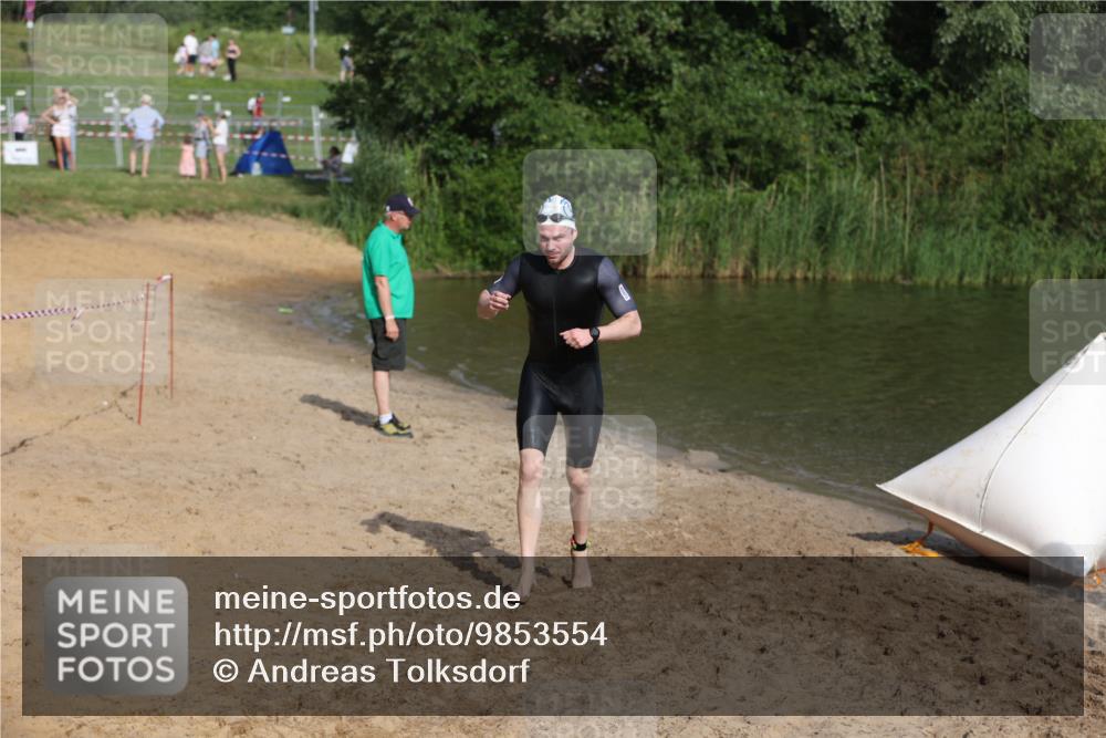 21.06.2026 - 29. Vierlanden-Triathlon Andreas Tolksdorf http://msf.ph/oto/9853554 21.06.2026 08:41:20 Schwimmen 14, 145 meine-sportfotos.de