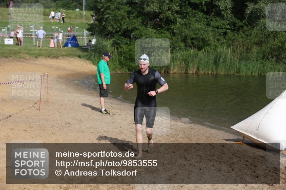 21.06.2026 - 29. Vierlanden-Triathlon Andreas Tolksdorf http://msf.ph/oto/9853555 21.06.2026 08:41:20 Schwimmen 14, 145 meine-sportfotos.de