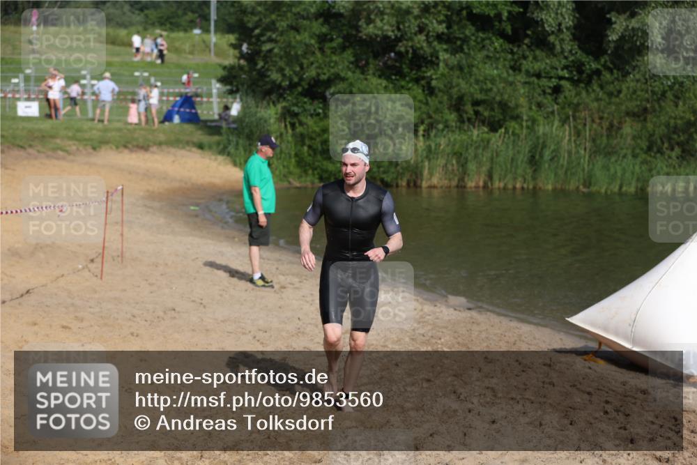 21.06.2026 - 29. Vierlanden-Triathlon Andreas Tolksdorf http://msf.ph/oto/9853560 21.06.2026 08:41:20 Schwimmen 14, 145 meine-sportfotos.de