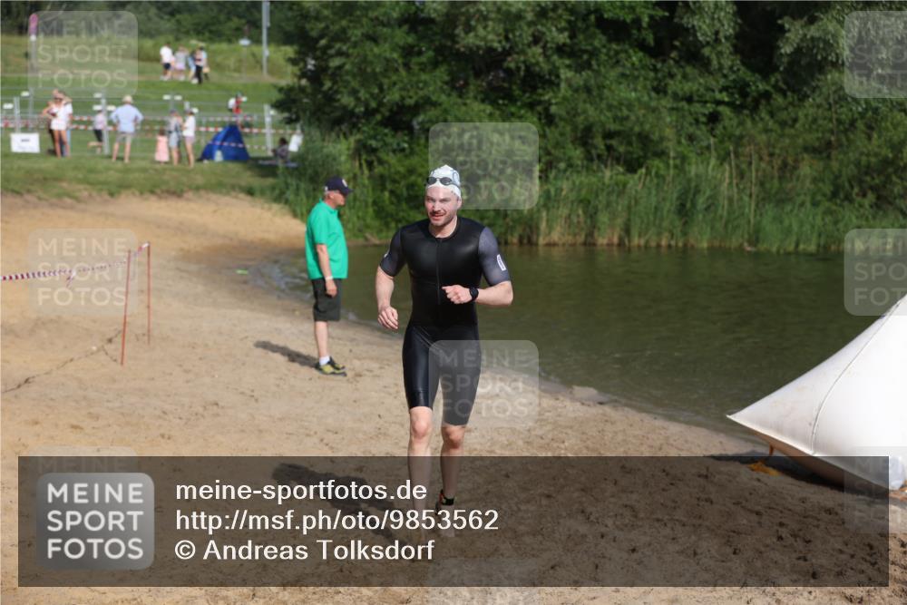 21.06.2026 - 29. Vierlanden-Triathlon Andreas Tolksdorf http://msf.ph/oto/9853562 21.06.2026 08:41:20 Schwimmen 14, 145 meine-sportfotos.de