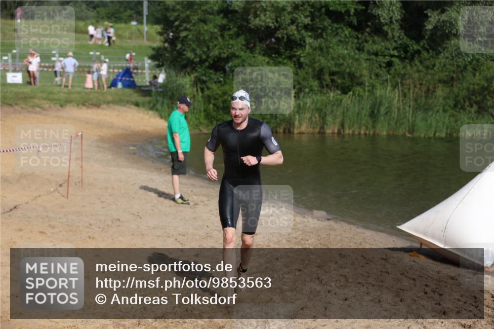 21.06.2026 - 29. Vierlanden-Triathlon Andreas Tolksdorf http://msf.ph/oto/9853563 21.06.2026 08:41:20 Schwimmen 14, 145 meine-sportfotos.de
