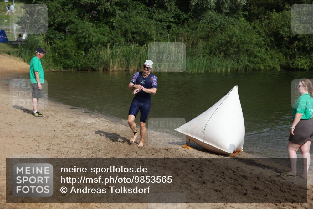 21.06.2026 - 29. Vierlanden-Triathlon Andreas Tolksdorf http://msf.ph/oto/9853565 21.06.2026 08:41:23 Schwimmen 14, 145 meine-sportfotos.de