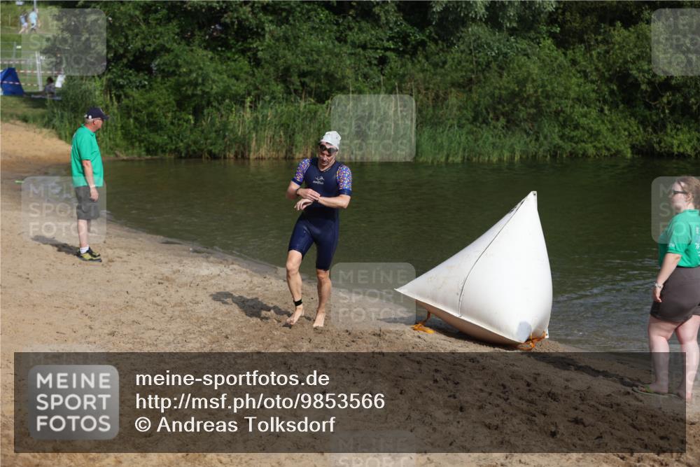 21.06.2026 - 29. Vierlanden-Triathlon Andreas Tolksdorf http://msf.ph/oto/9853566 21.06.2026 08:41:23 Schwimmen 14, 145 meine-sportfotos.de