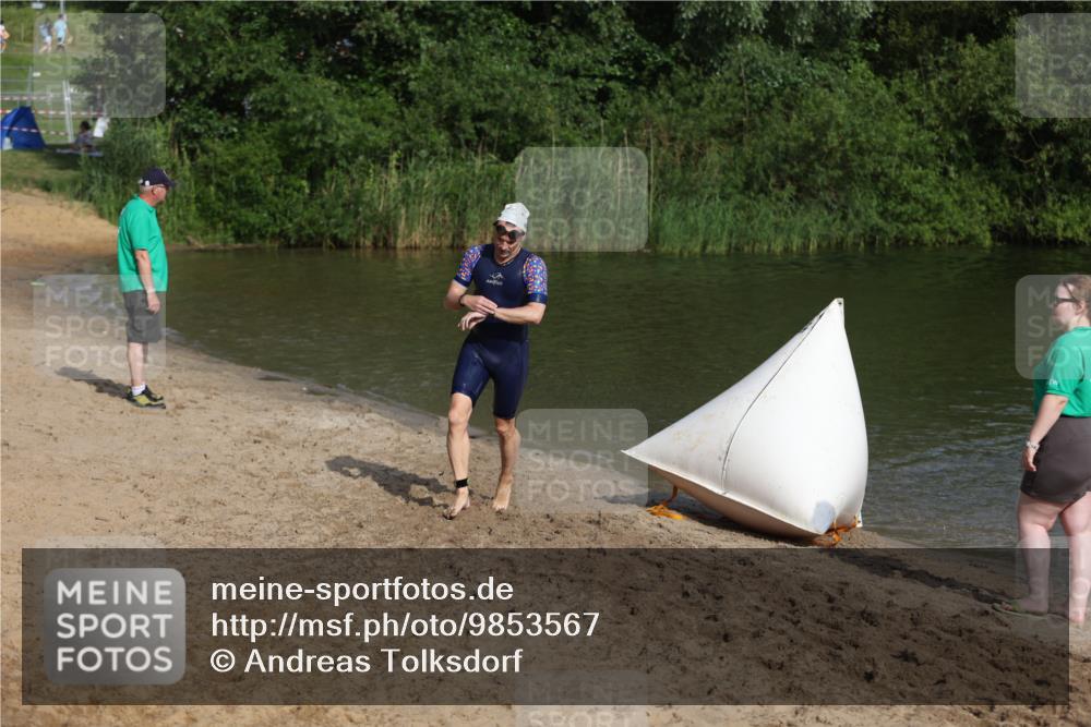 21.06.2026 - 29. Vierlanden-Triathlon Andreas Tolksdorf http://msf.ph/oto/9853567 21.06.2026 08:41:23 Schwimmen 14, 145 meine-sportfotos.de