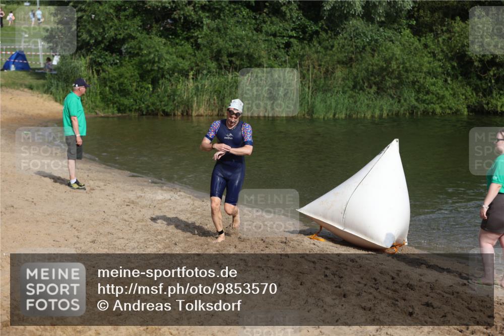 21.06.2026 - 29. Vierlanden-Triathlon Andreas Tolksdorf http://msf.ph/oto/9853570 21.06.2026 08:41:23 Schwimmen 14, 145 meine-sportfotos.de