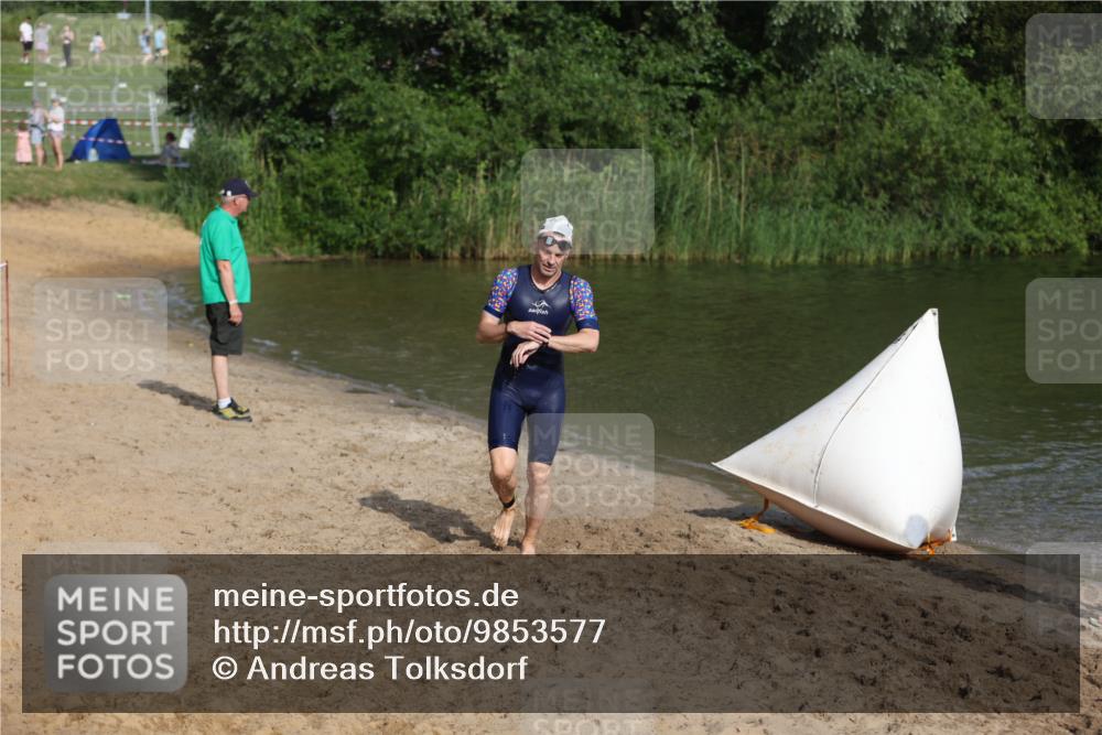 21.06.2026 - 29. Vierlanden-Triathlon Andreas Tolksdorf http://msf.ph/oto/9853577 21.06.2026 08:41:24 Schwimmen 14, 145 meine-sportfotos.de