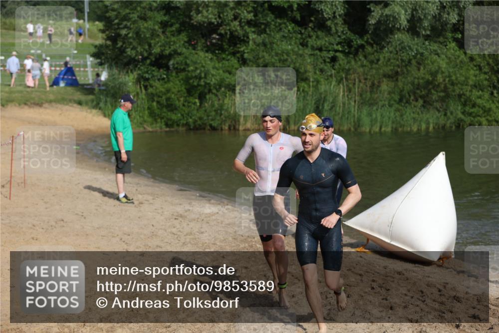 21.06.2026 - 29. Vierlanden-Triathlon Andreas Tolksdorf http://msf.ph/oto/9853589 21.06.2026 08:41:58 Schwimmen 38, 62, 67 meine-sportfotos.de