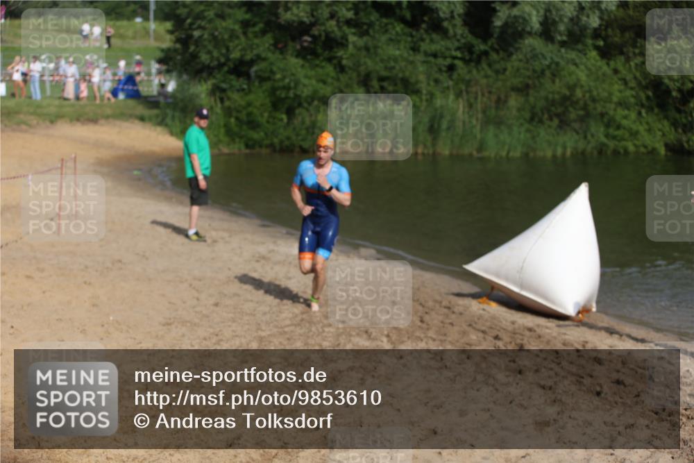 21.06.2026 - 29. Vierlanden-Triathlon Andreas Tolksdorf http://msf.ph/oto/9853610 21.06.2026 08:42:27 Schwimmen 43, 148 meine-sportfotos.de