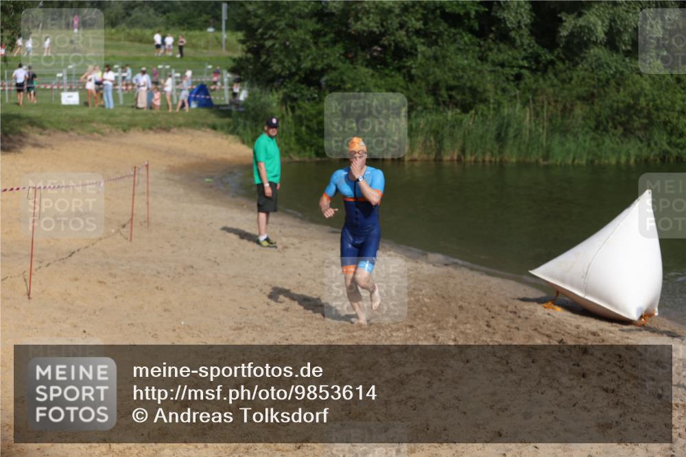 21.06.2026 - 29. Vierlanden-Triathlon Andreas Tolksdorf http://msf.ph/oto/9853614 21.06.2026 08:42:27 Schwimmen 43, 148 meine-sportfotos.de
