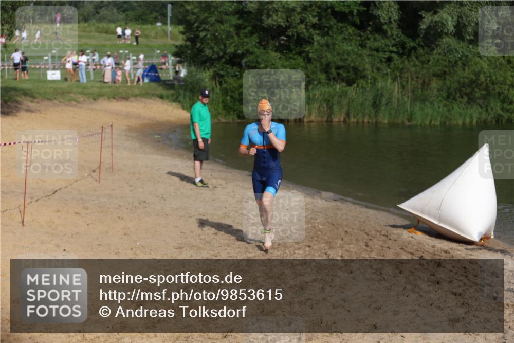 21.06.2026 - 29. Vierlanden-Triathlon Andreas Tolksdorf http://msf.ph/oto/9853615 21.06.2026 08:42:27 Schwimmen 43, 148 meine-sportfotos.de