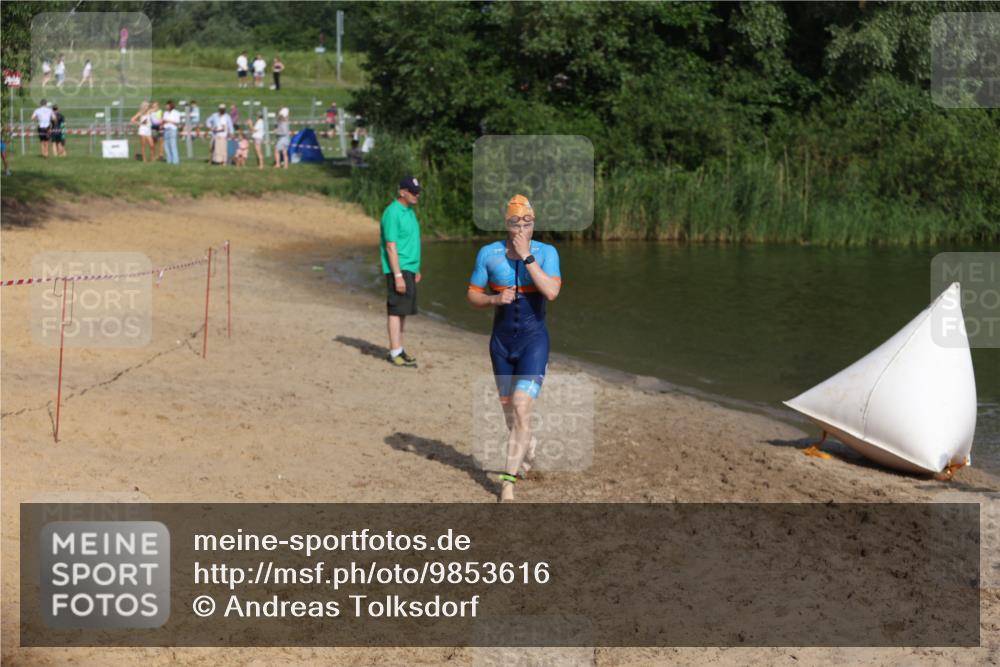 21.06.2026 - 29. Vierlanden-Triathlon Andreas Tolksdorf http://msf.ph/oto/9853616 21.06.2026 08:42:27 Schwimmen 43, 148 meine-sportfotos.de