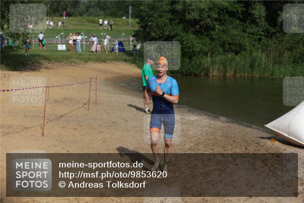 21.06.2026 - 29. Vierlanden-Triathlon Andreas Tolksdorf http://msf.ph/oto/9853620 21.06.2026 08:42:28 Schwimmen 43, 148 meine-sportfotos.de