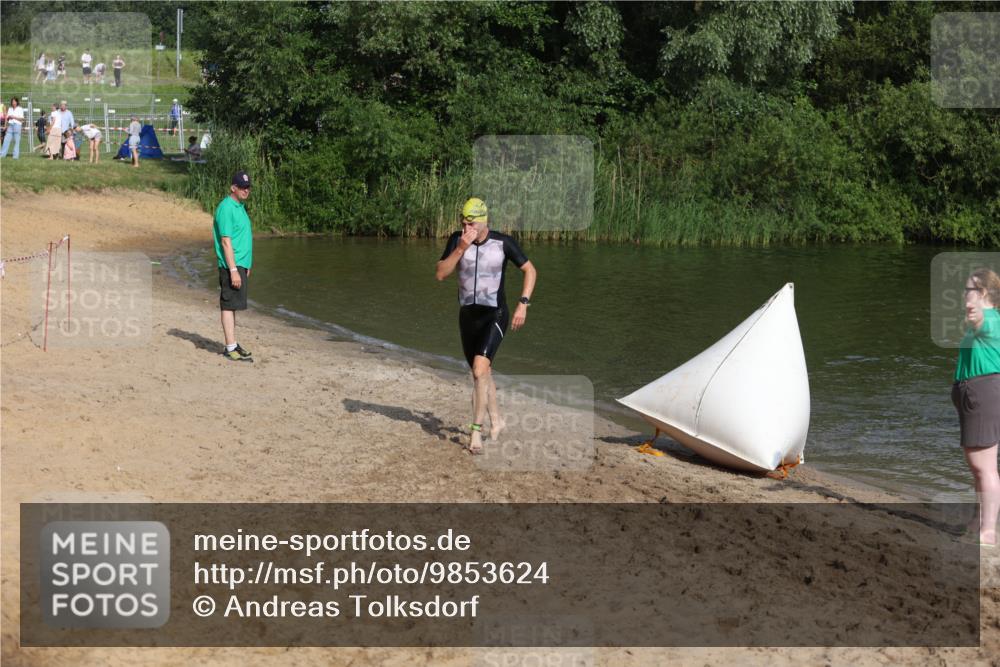 21.06.2026 - 29. Vierlanden-Triathlon Andreas Tolksdorf http://msf.ph/oto/9853624 21.06.2026 08:42:34 Schwimmen 148, 193, 210 meine-sportfotos.de